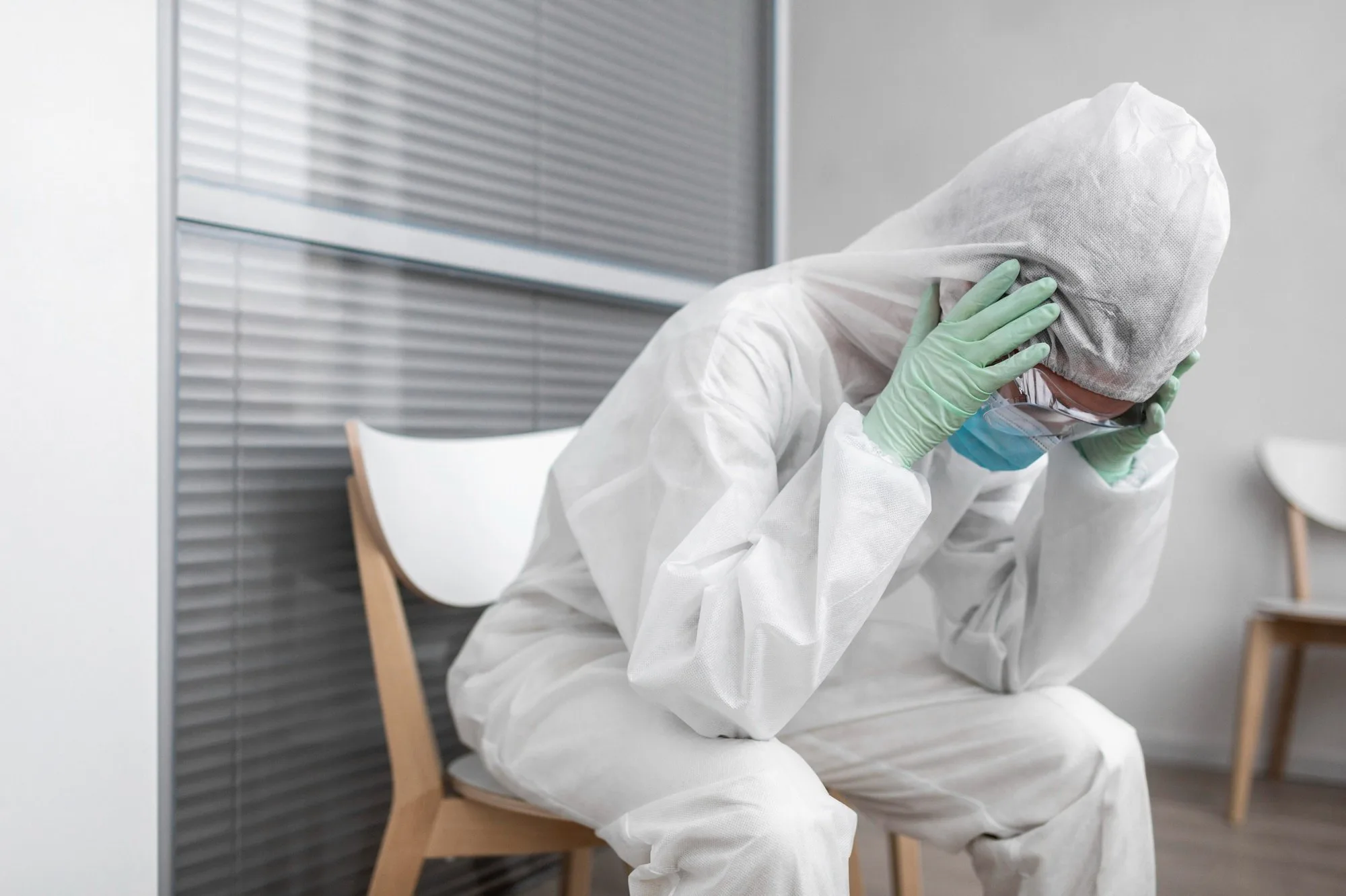 what are symptoms of mold allergies